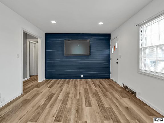 2nd image of 7710 Maywood St