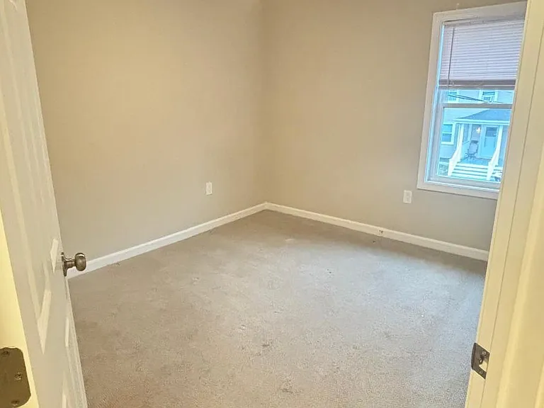 30 Forest Ave — Photo 7