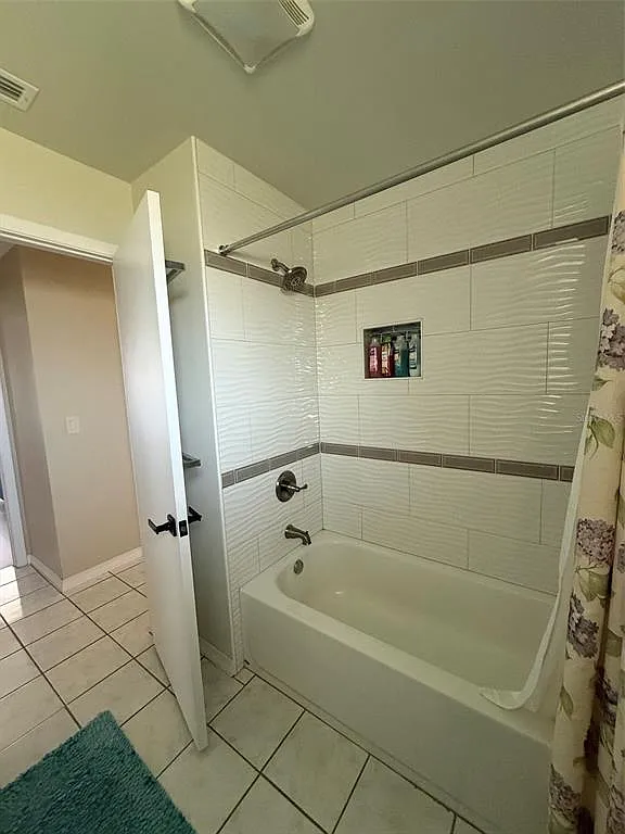 3 bed, 2.0 bath, 1408 sqft, $4,500 — Photo 4