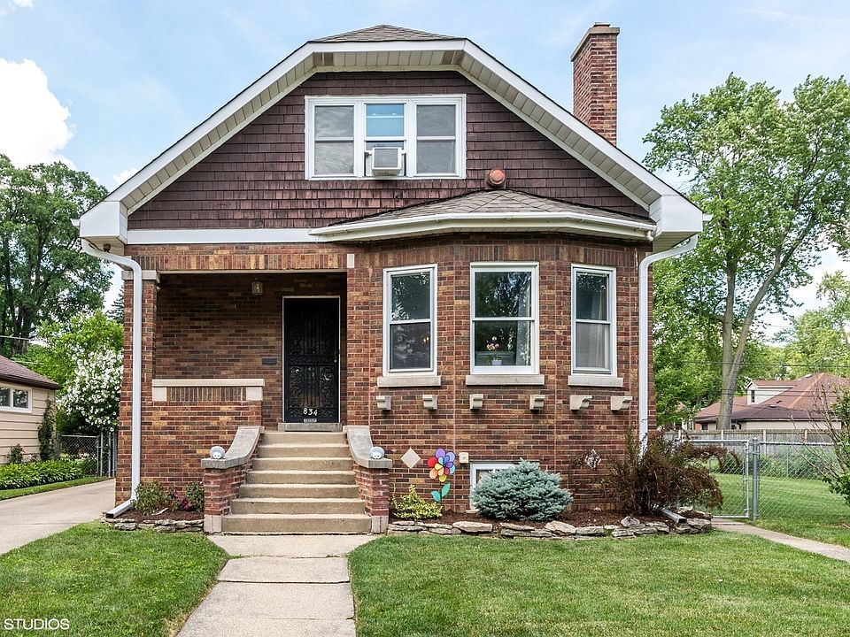 1st image of 834 Woodlawn Ave