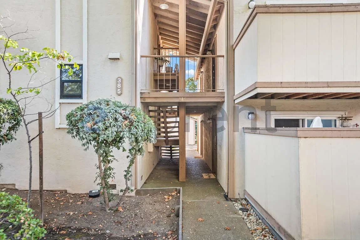 2 bed, 810 sqft, $3,000 — Photo 2