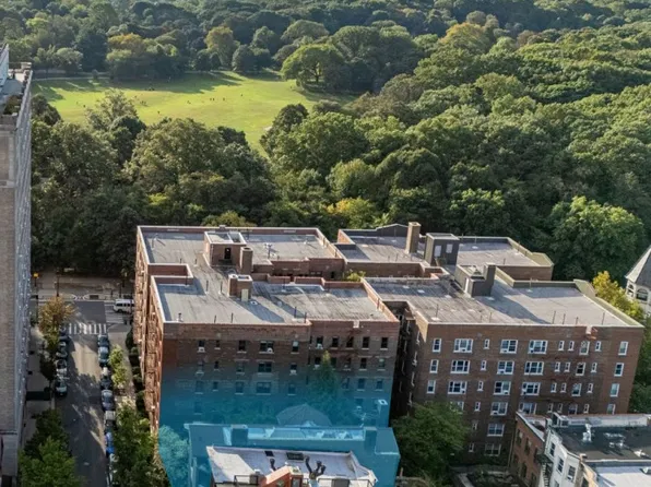 316 Garfield Place image 4 of 10