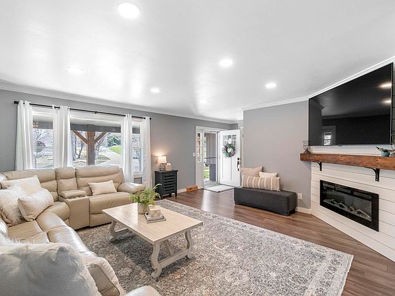 4th image of 511 Columbia Cir