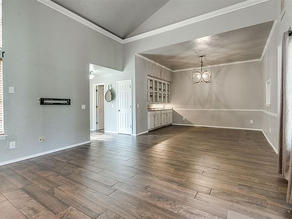 5th image of 11811 Springhollow Rd