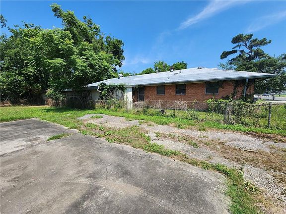 3rd image of 4372 Majestic Oaks Dr