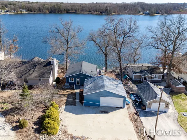 3591 Holiday Dr, Greenville, MI 48838