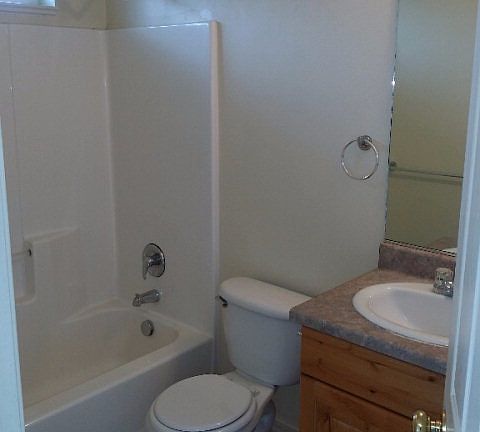 4th image of 766 Pinehaven St