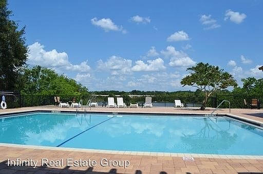 4th image of 345 Lakepointe 304 Dr