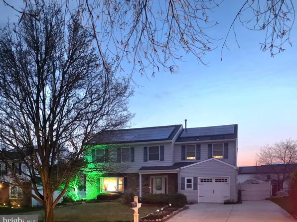 74 Twin Ponds Dr, Sewell, NJ 08080