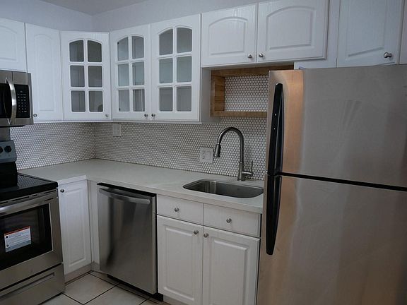 3rd image of 1228 West Ave #3