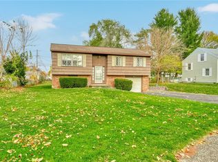 252 Laura Dr, Rochester, NY 14626