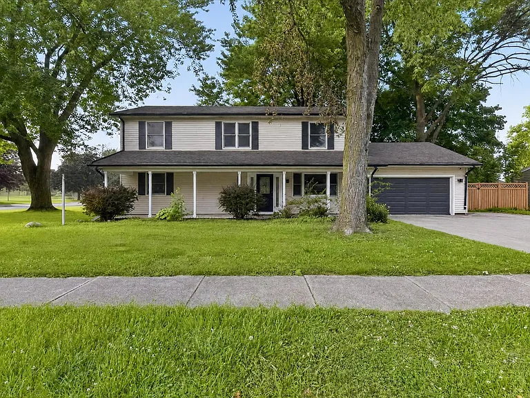 611 Greenfield Dr — Photo 2