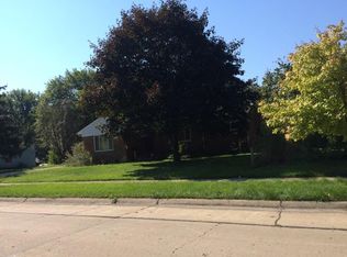 19370 Eastwood Dr, Harper Woods, MI 48225