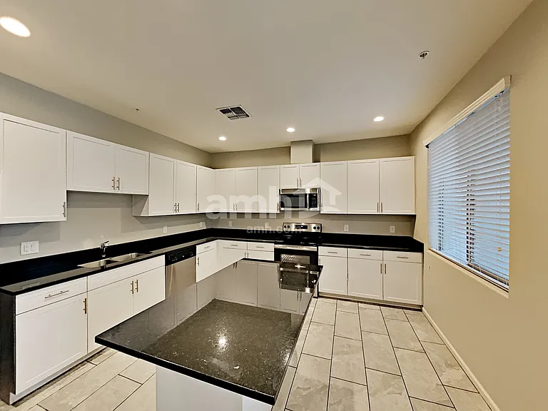 20734 W Stone Hill Rd — Photo 4