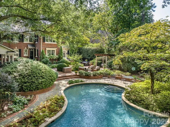 2137 Radcliffe Ave, Charlotte, NC 28207