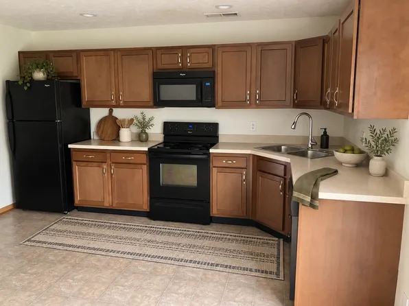 1046 Laurel Tree Ct, Troy, OH