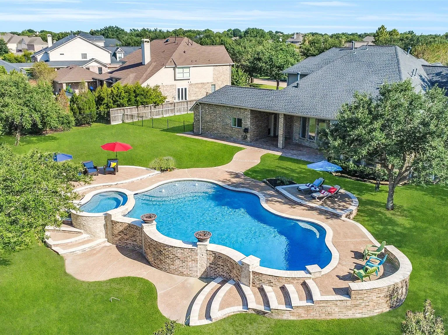 4 bed, 6.0 bath, 4244 sqft, $6,900 — Photo 3