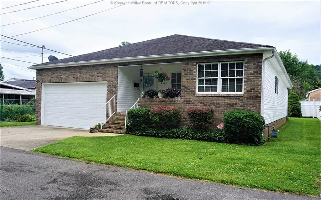 2507 Farrar St photo 1