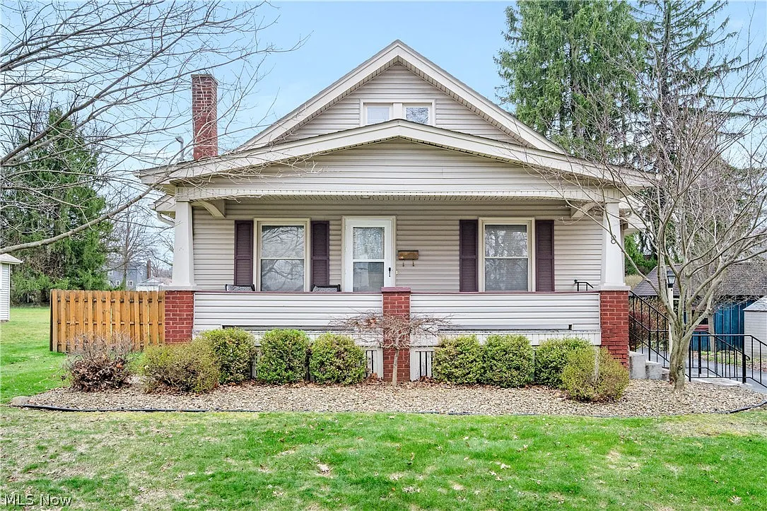 8 Nesbitt St photo 1