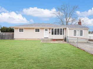 211 Holbrook Rd S, Ronkonkoma, NY 11779