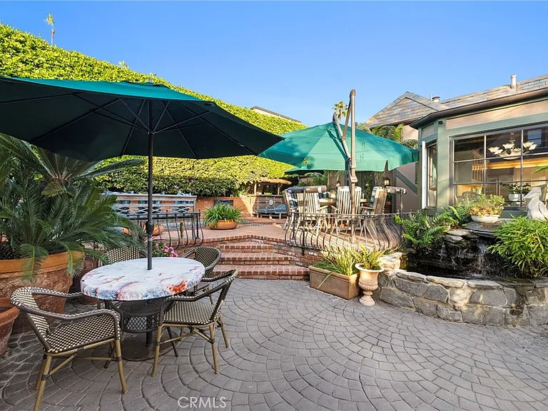 486 Holly St — Photo 25