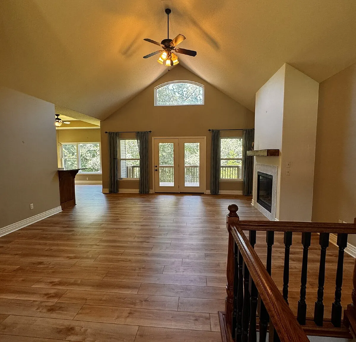 4 bed, 2.5 bath, 3213 sqft, $2,995 — Photo 2