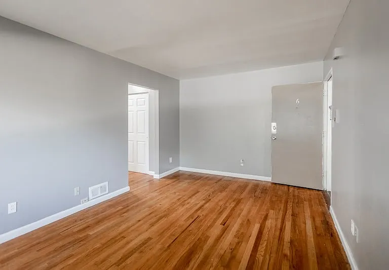 Dolphin Gardens Apartments — Photo 9