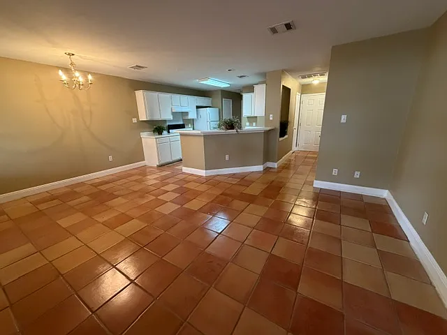 2 bed, 2.5 bath, 2321 sqft, $1,695 — Photo 2