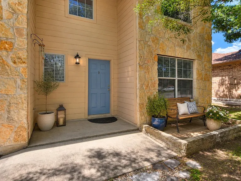 233 Brandons Way — Photo 2