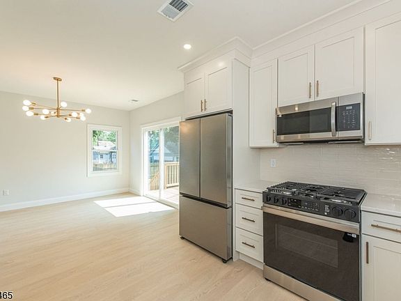 3rd image of 40 Brighton Ave