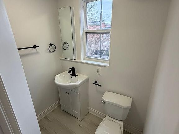 5th image of 2039 Davenport Rd Unit A