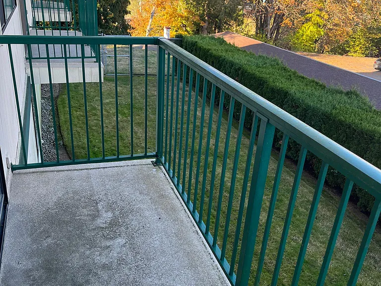 balcony off dining area