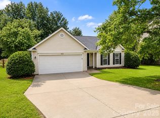 1828 Sugar Hollow Dr, Charlotte, NC 28214