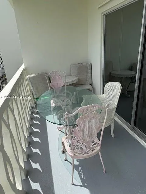 Building Photo - 450 Golden Isles Dr #2G