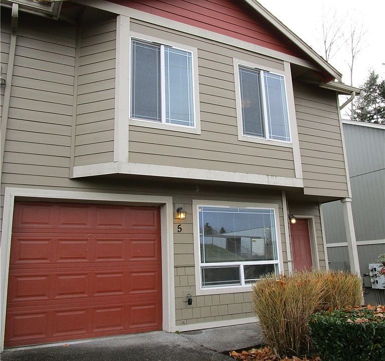 1st image of 1116 109th St E Unit 05