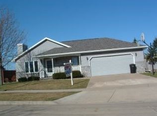 3225 S Blueberry Ln, Appleton, WI 54915