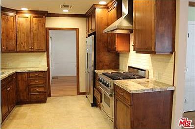3rd image of 9515 Cresta Dr