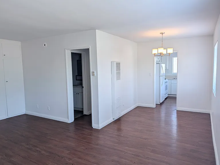 508 N Kenmore Ave #15 — Photo 1