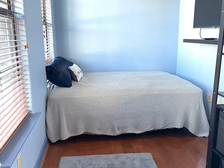 1602 Elgin St #15 — Photo 13