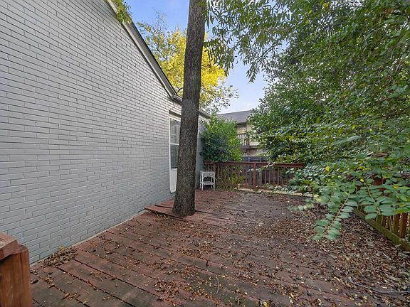 5th image of 700 S Bois D Arc Ave