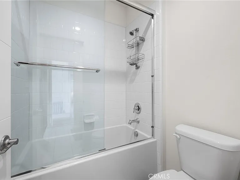 1068 Hampton Dr — Photo 38