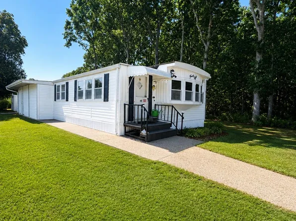 703 Fresh Pond ave, Calverton, NY 11933