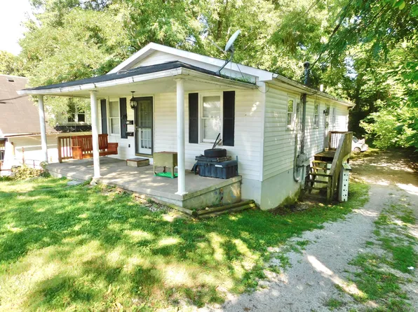 132 N Plum St, Irvine, KY 40336