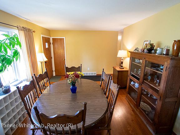5th image of 1721 Sandra St NW