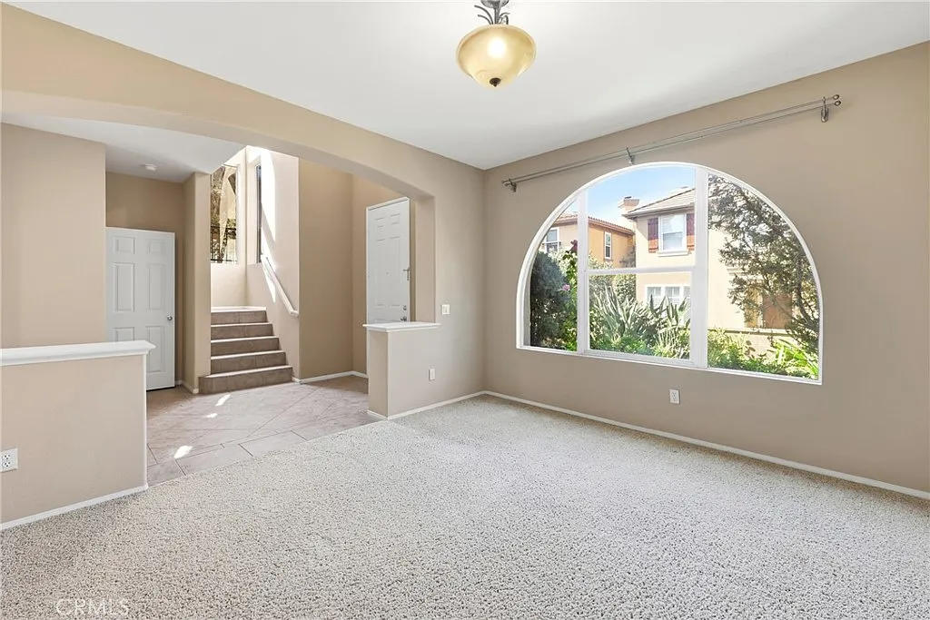 3 bed, 2.5 bath, 1982 sqft, $4,500 — Photo 3