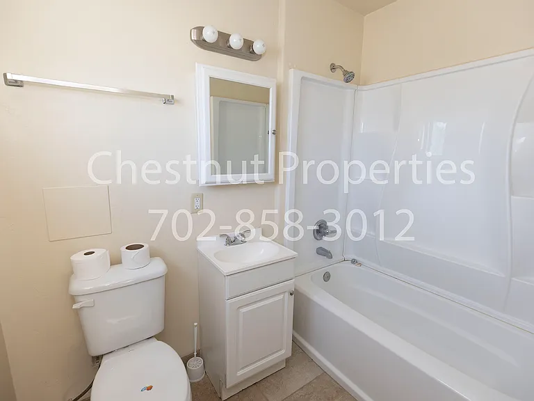 121 W Fleming Ave #121 — Photo 2