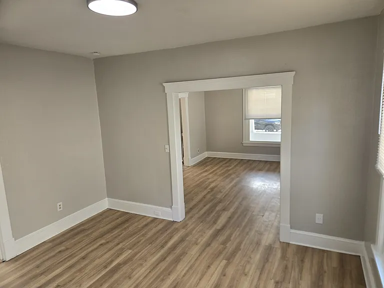 1136 W 9th St — Photo 10