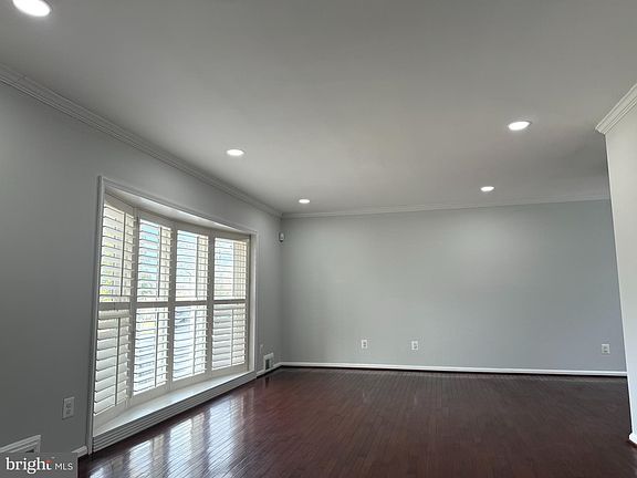 3rd image of 4511 Mayfield Dr