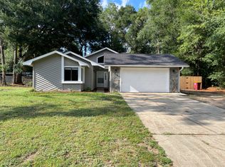 102 Springwood Cir, Crestview, FL 32536