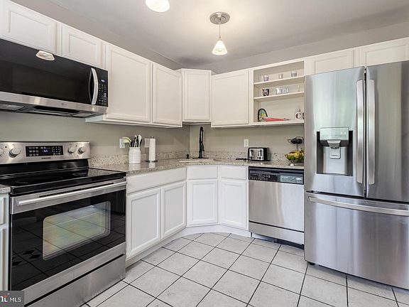 3rd image of 15 Copley Ct